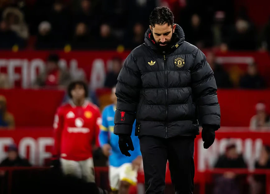 Manchester United booed off after Wolves end eleven-match losing streak